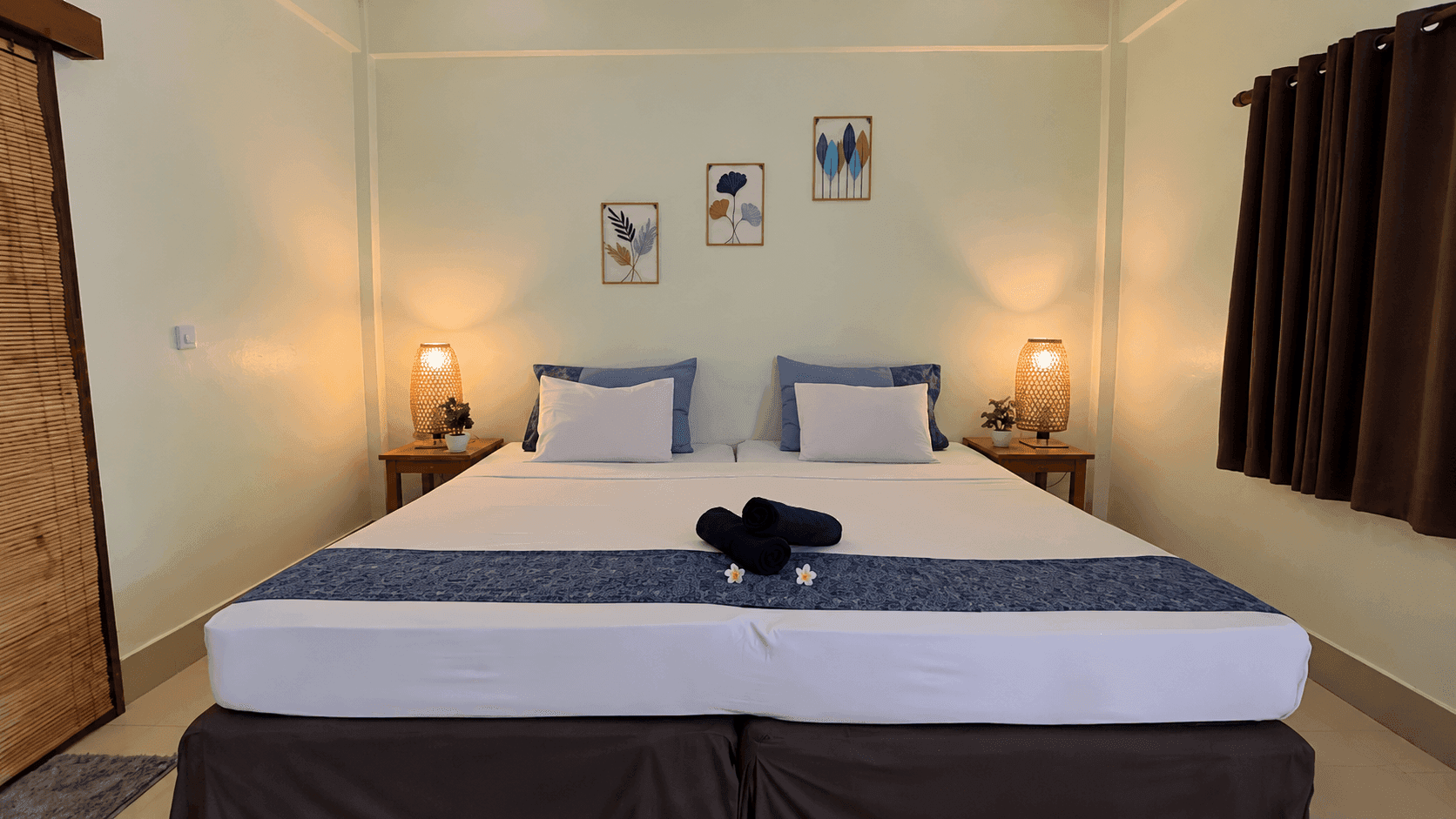 Superior Double Room Bedroom with ocean blue runners